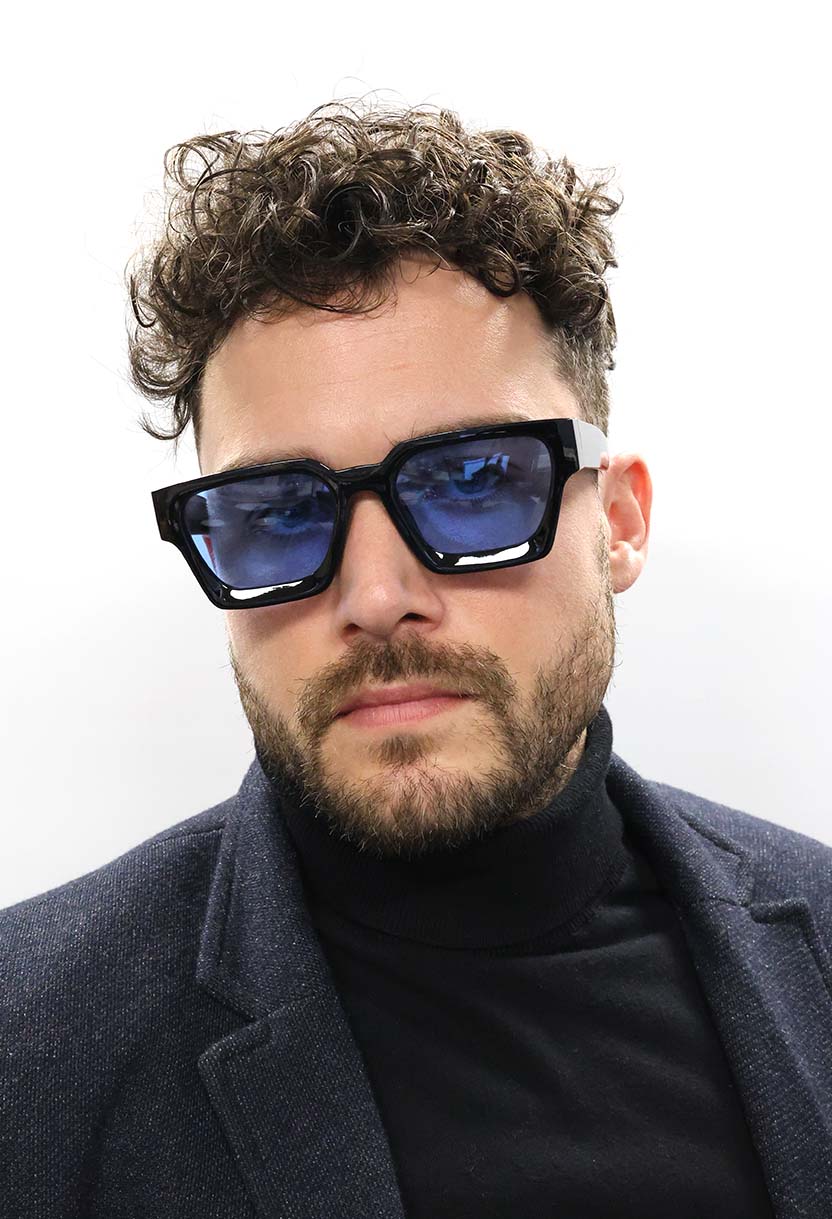 PRIME V2 sunglasses in Black/Blue, close view of the rectangular frame #color_black-blue
